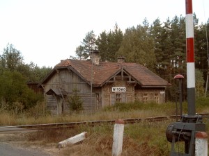 Foto eines Bahnhofsgebäudes in Hajnowka