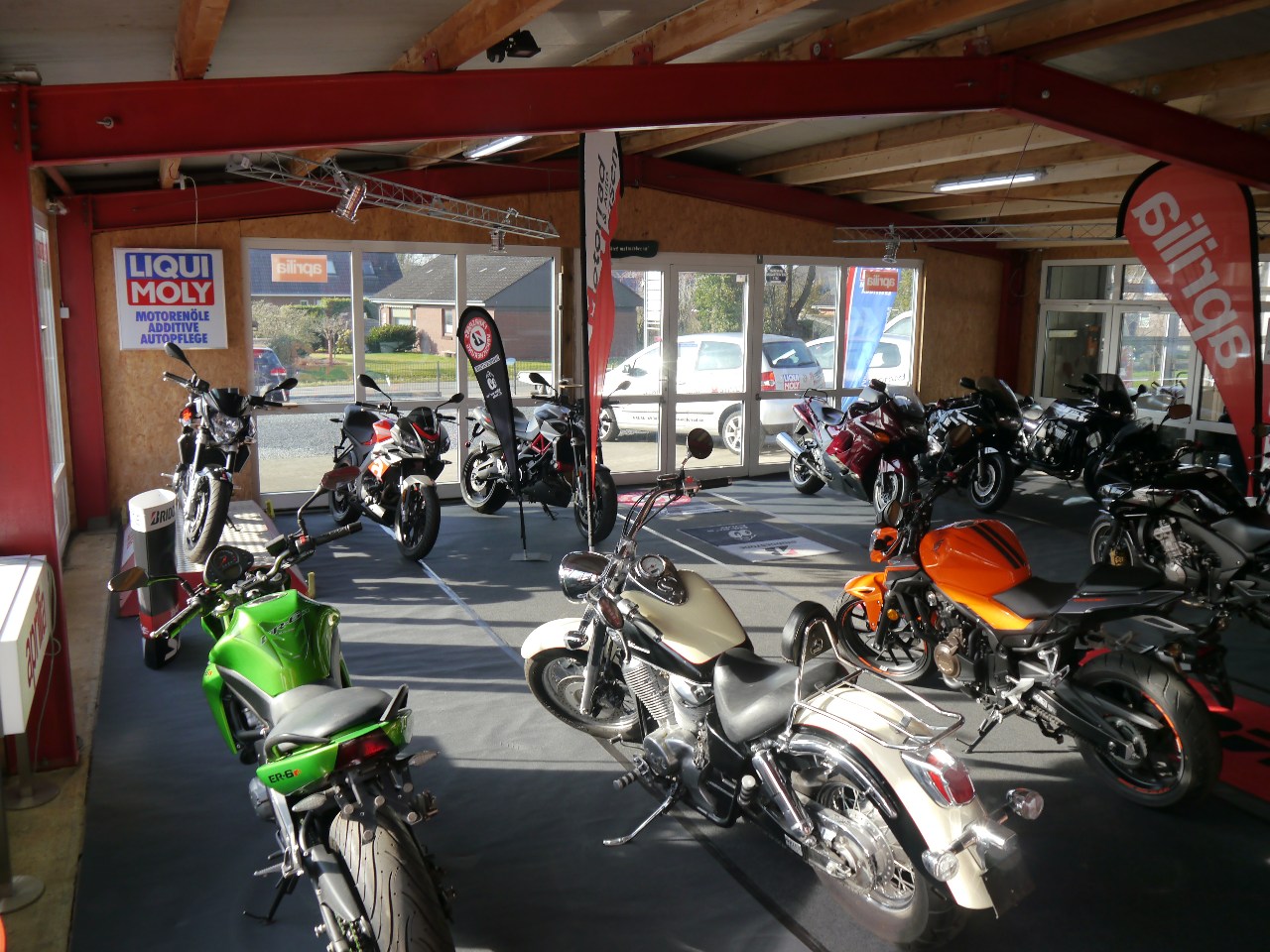 Showroom - Motorrad Hansen KFZ Meisterbetrieb Horstedt 